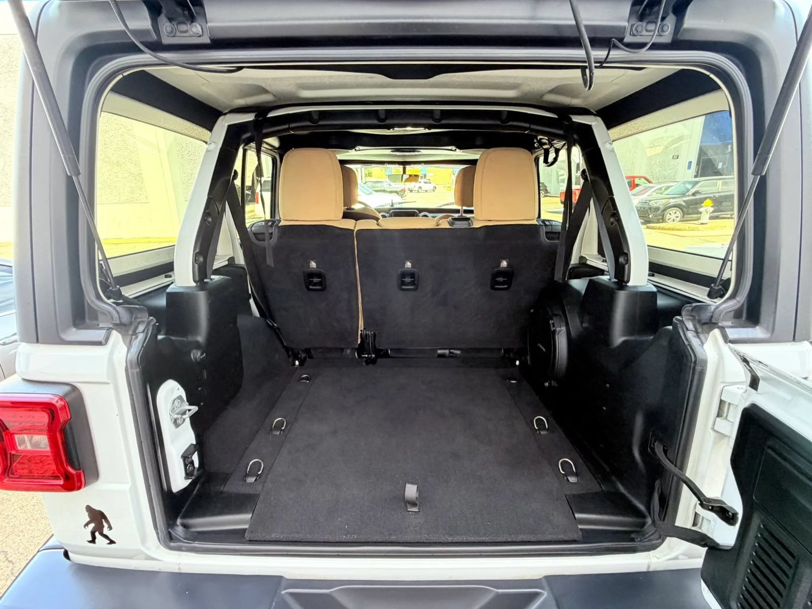 Used 2018 Jeep Wrangler Unlimited Sahara AWD/4WD image 21