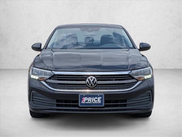 Used 2023 Volkswagen Jetta SE w/ Panoramic Sunroof Package image 2
