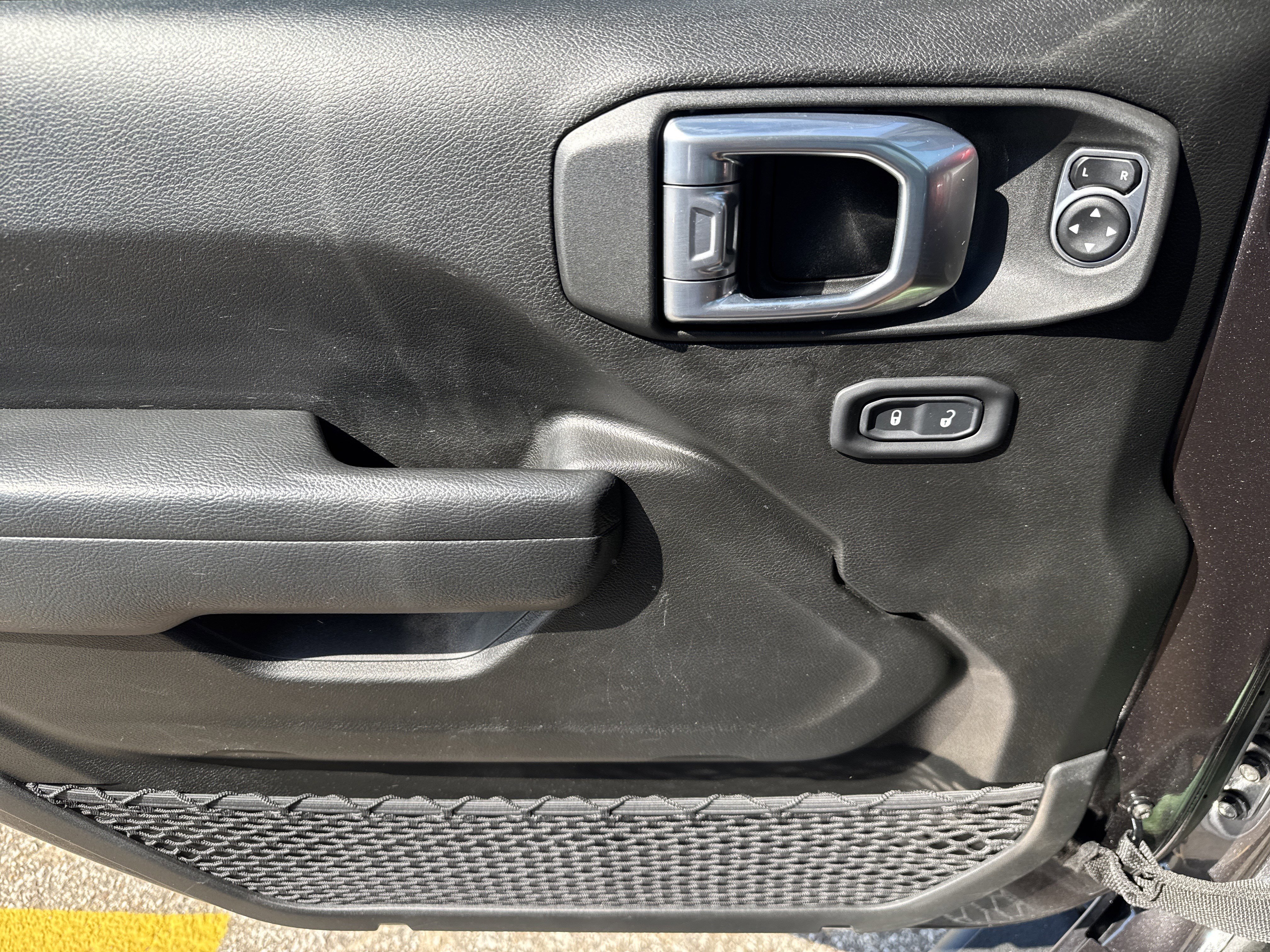 Used 2022 Jeep Wrangler Unlimited Rubicon w/ Safety Group image 9