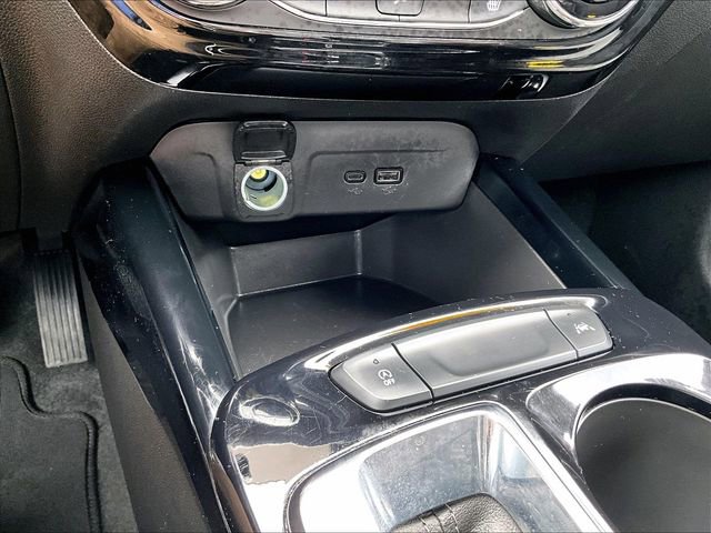 Used 2025 Chevrolet Trax LT w/ LT Convenience Package image 27