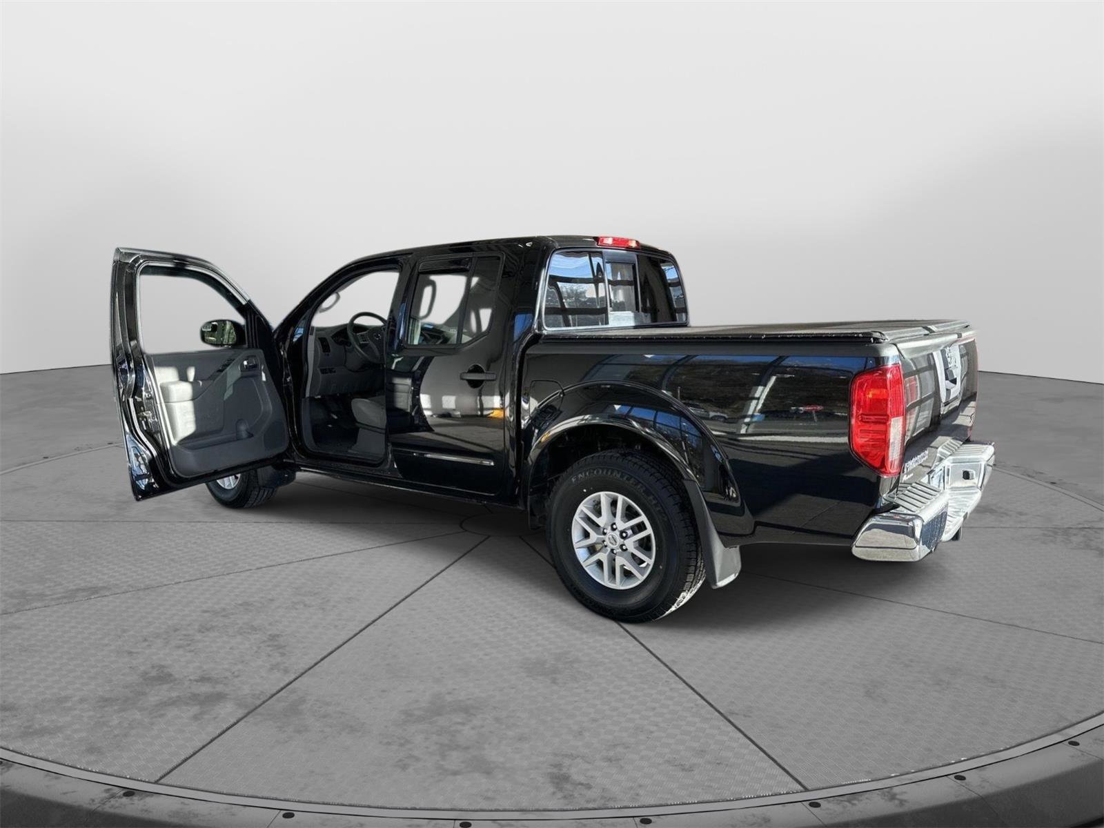 Used 2016 Nissan Frontier SV image 10