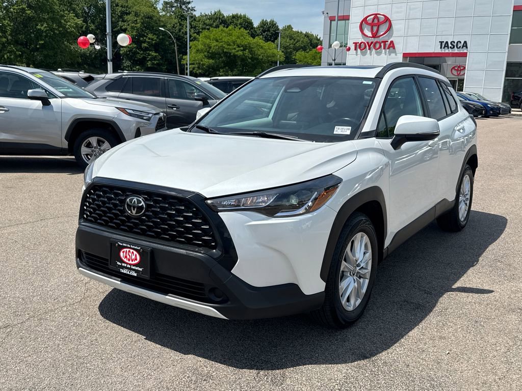 Used 2023 Toyota Corolla Cross LE w/ Moonroof Package AWD/4WD image 3