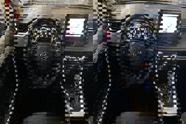 Certified 2025 Toyota RAV4 LE image 18