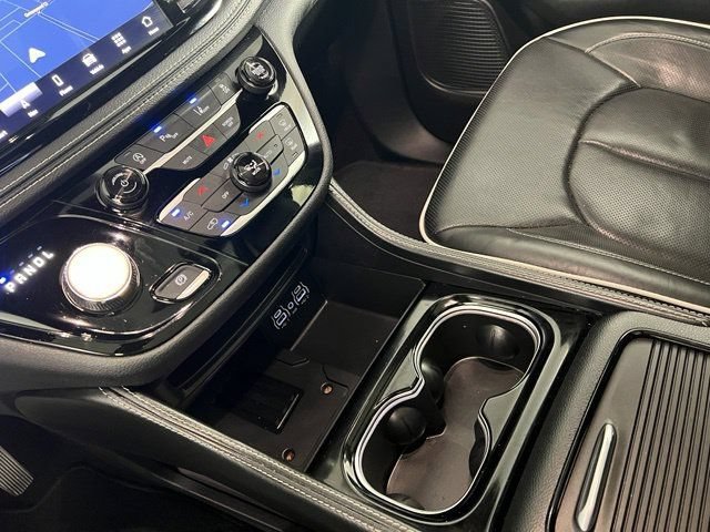 Certified 2025 Chrysler Pacifica Limited FWD image 19
