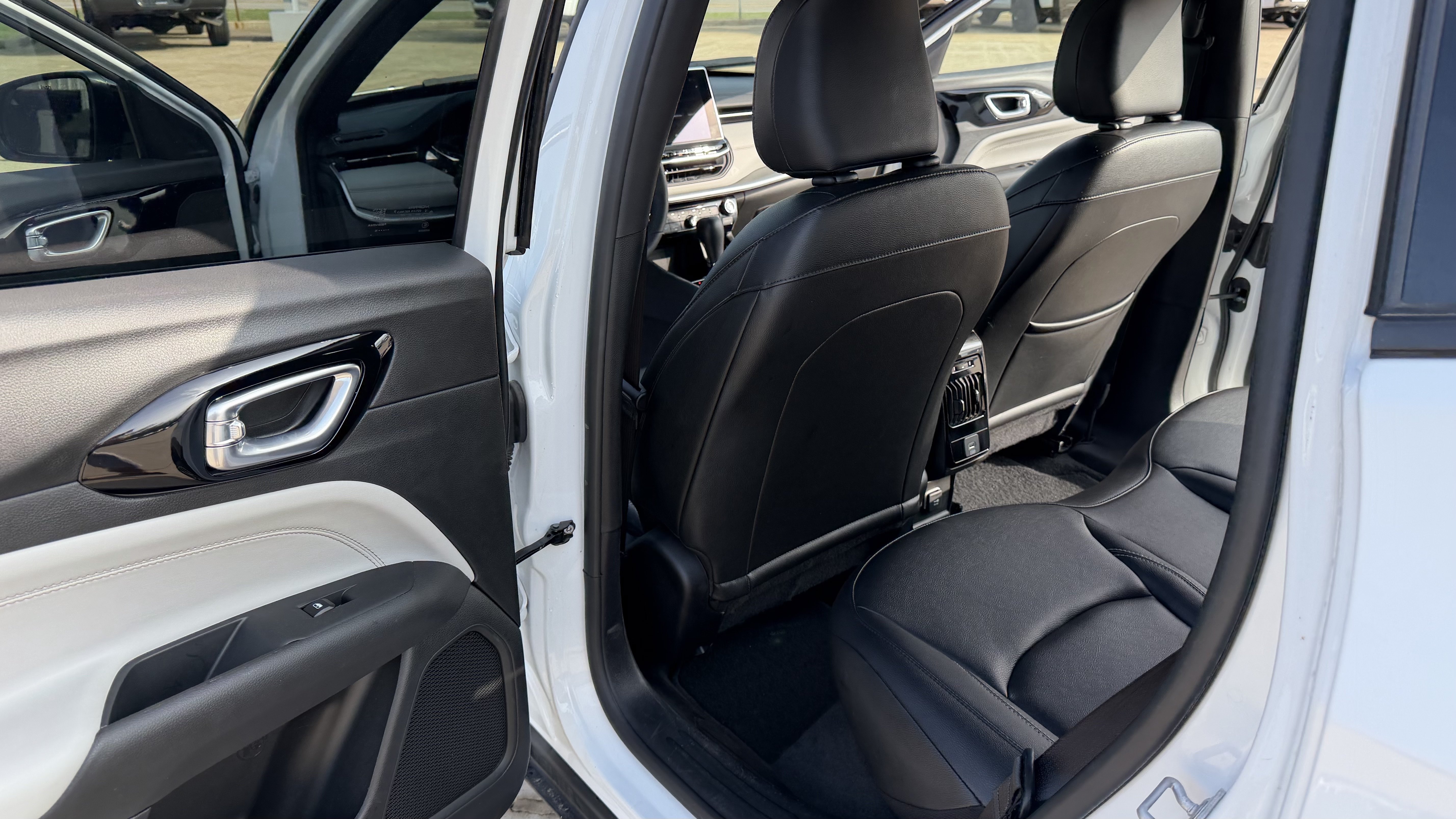 Used 2025 Jeep Compass Limited AWD/4WD image 27