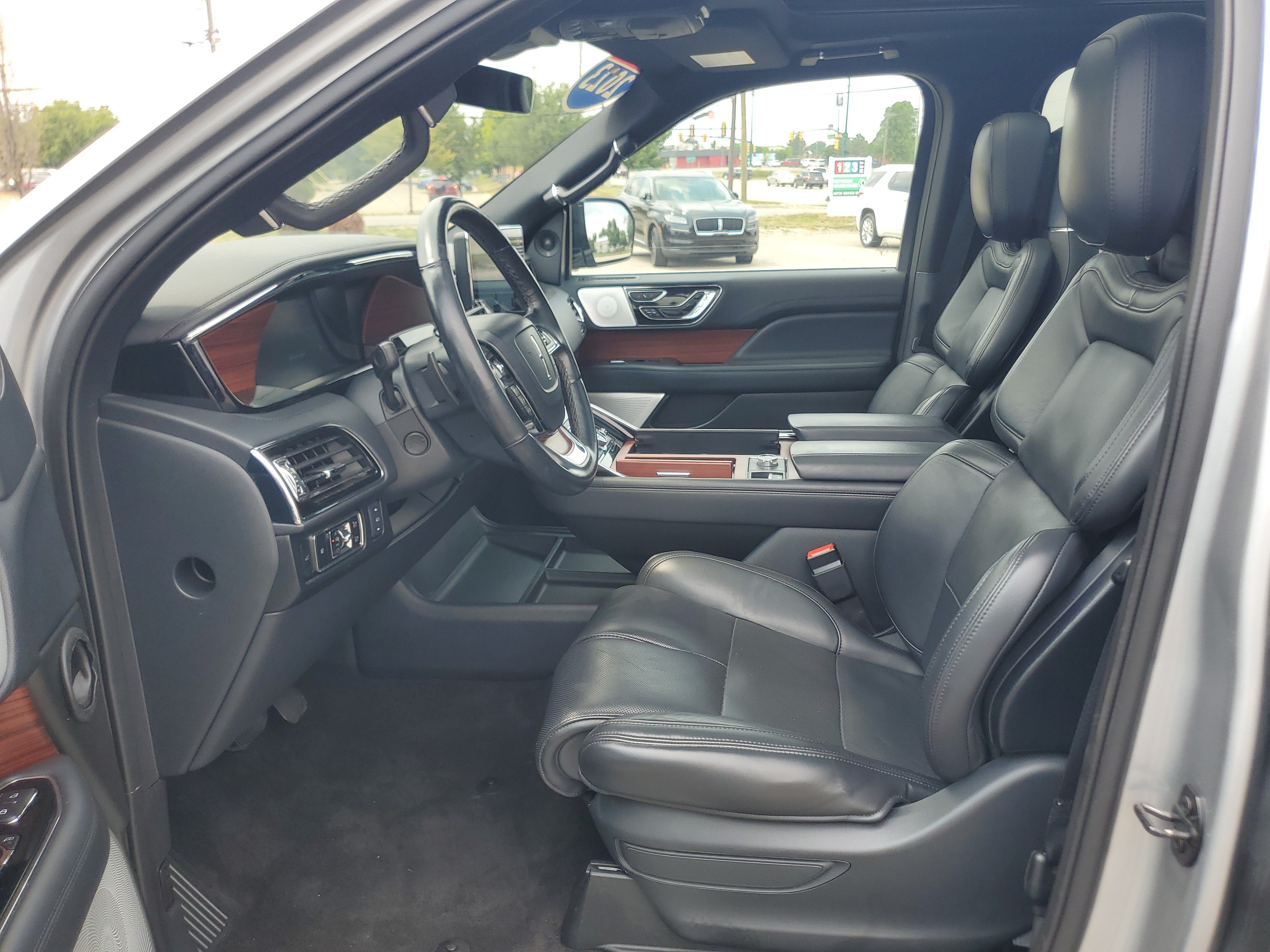 Used 2024 Lincoln Navigator Reserve AWD/4WD image 12