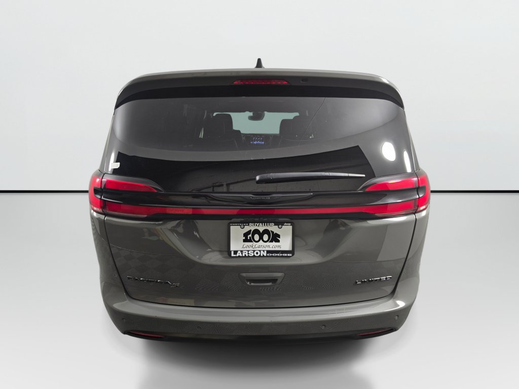 Used 2025 Chrysler Pacifica Limited FWD image 4