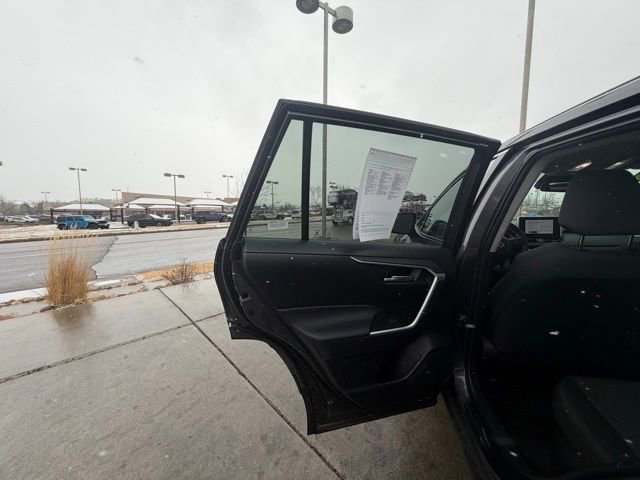 Used 2025 Toyota RAV4 XLE AWD/4WD image 21