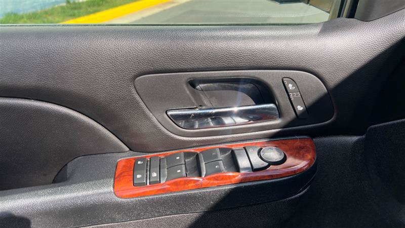 Used 2013 Chevrolet Avalanche LT RWD image 29