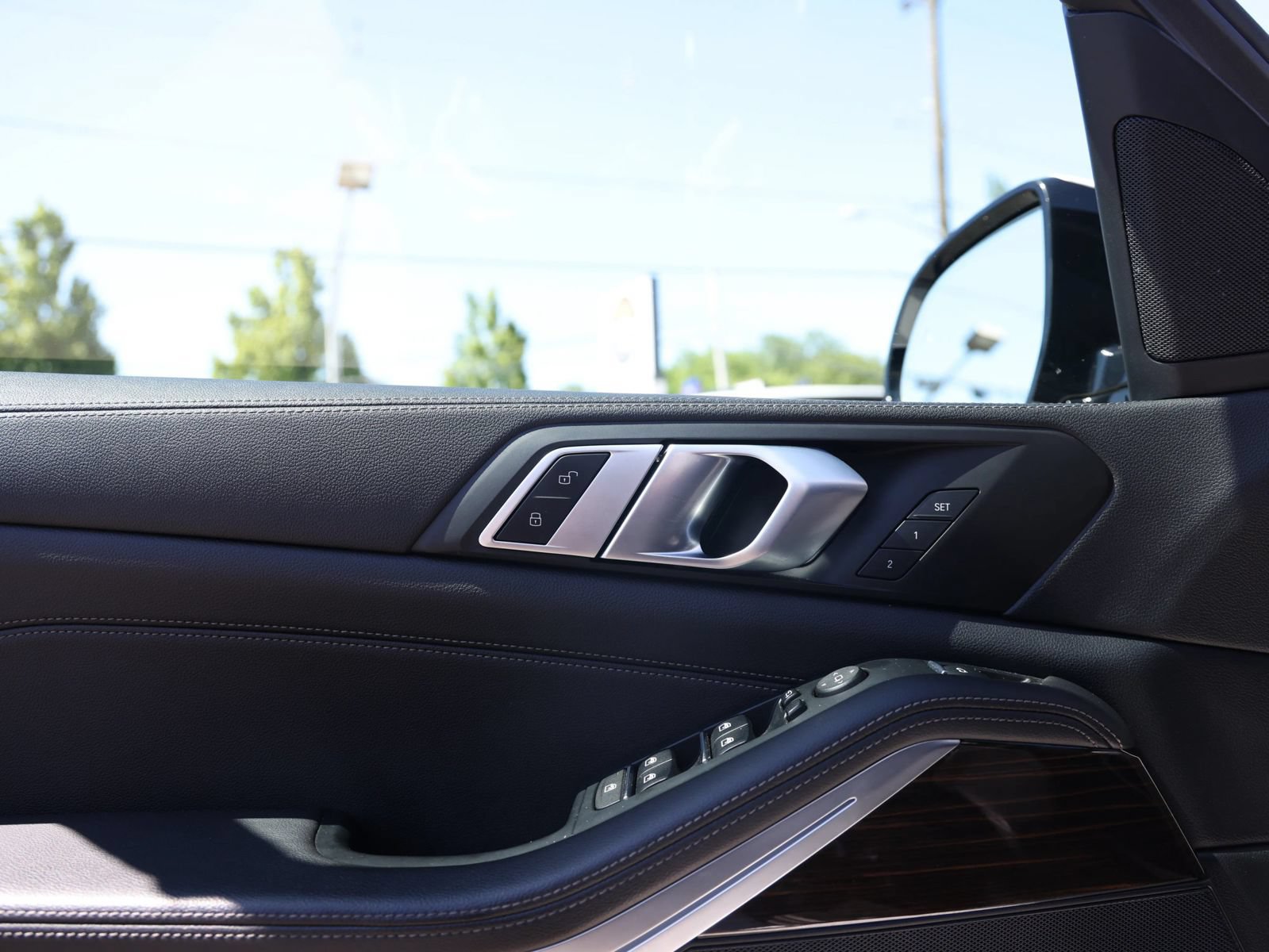 Used 2021 BMW X5 xDrive40i w/ M Sport Package AWD/4WD image 36