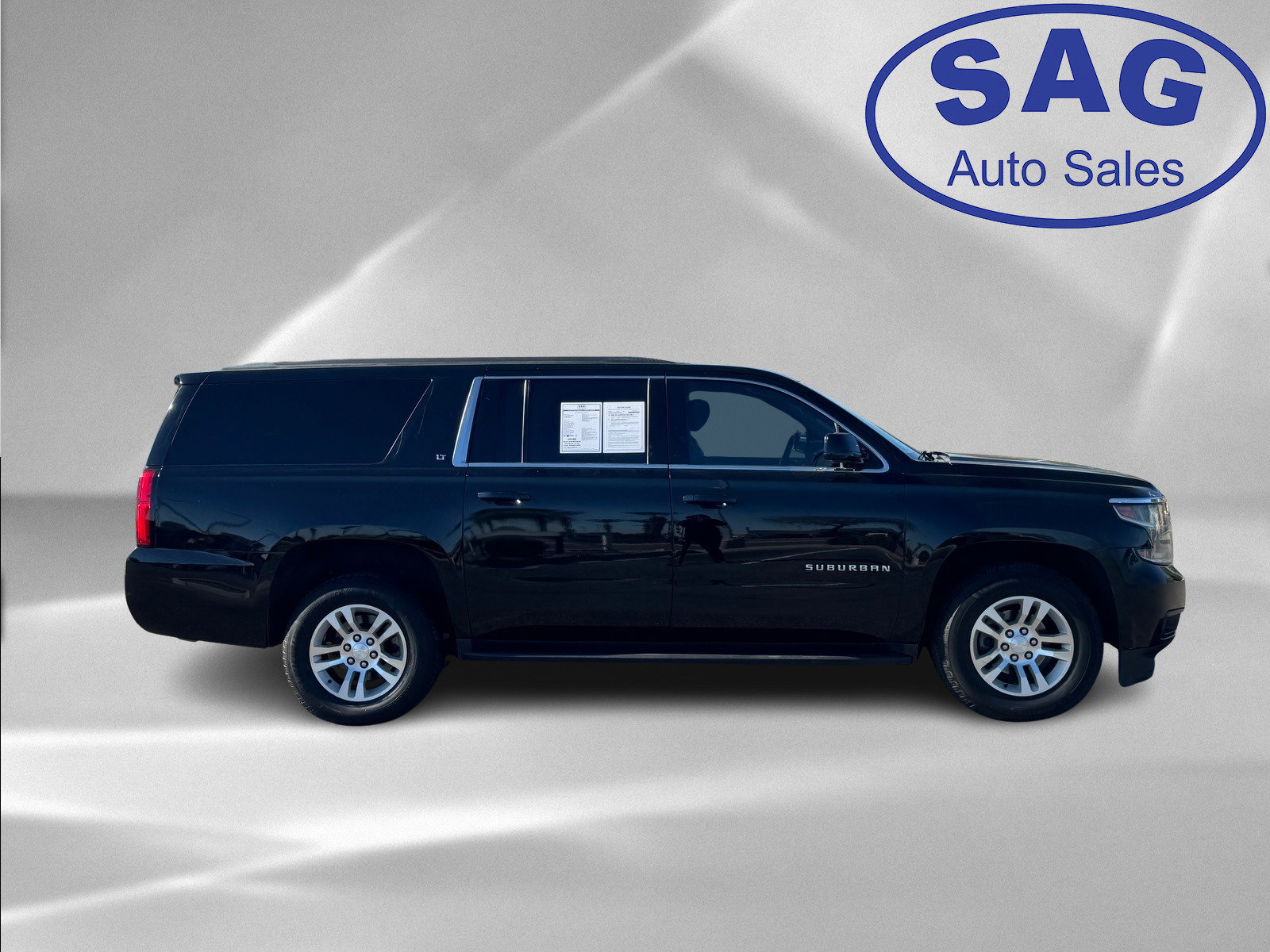 Used 2019 Chevrolet Suburban LT image 3