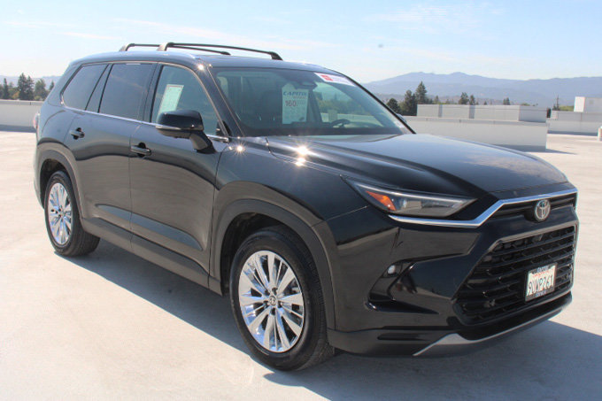 Certified 2025 Toyota Grand Highlander AWD image 2