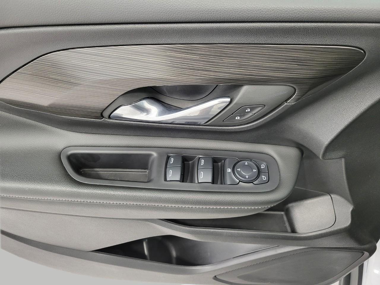 Used 2024 GMC Terrain SLE image 25