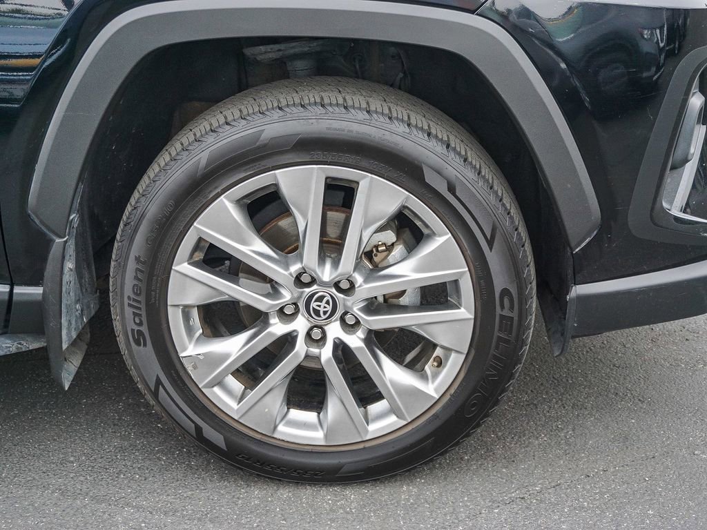 Used 2023 Toyota RAV4 XLE Premium FWD image 9
