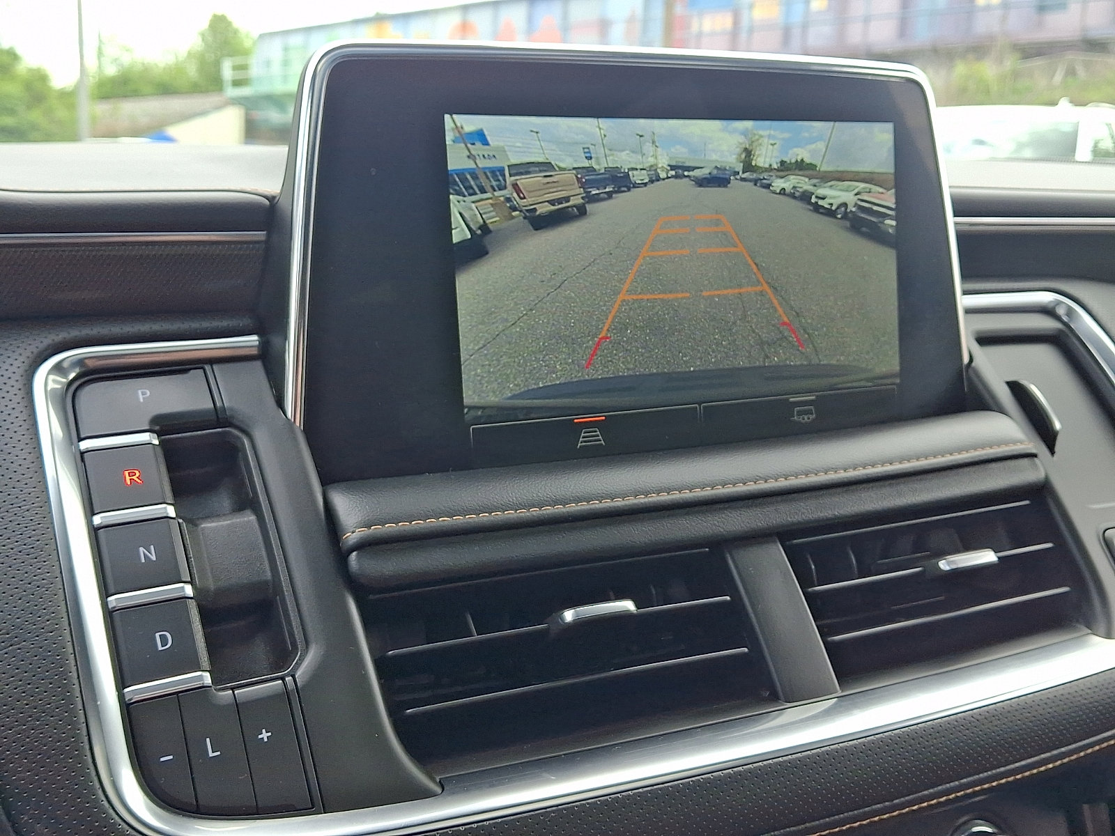 Used 2022 GMC Yukon XL AT4 image 19