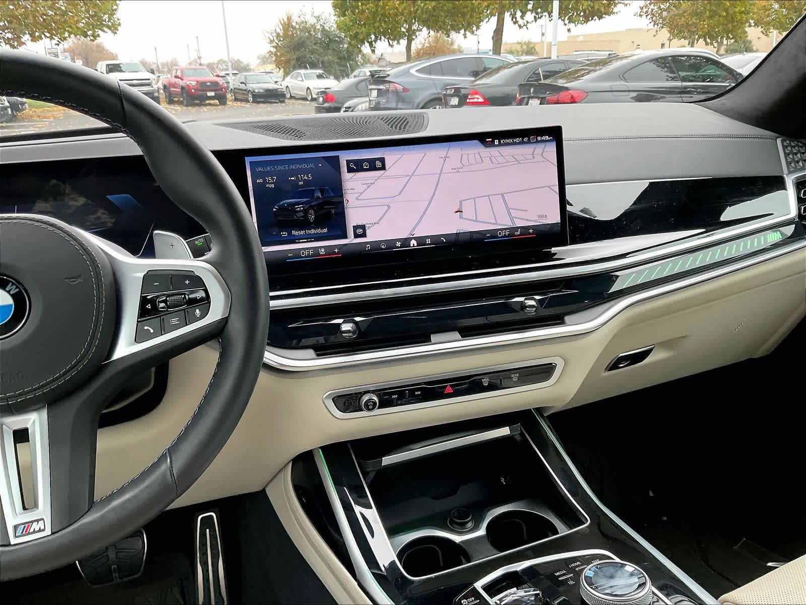 Used 2025 BMW X7 M60i image 8