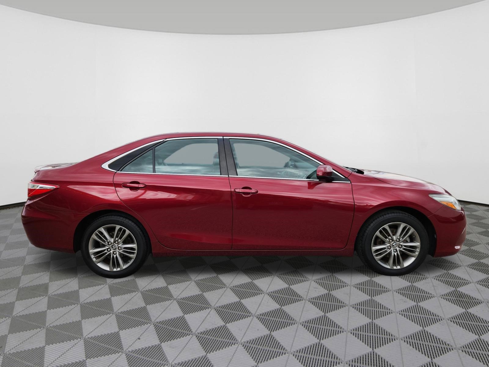 Used 2016 Toyota Camry SE FWD image 6