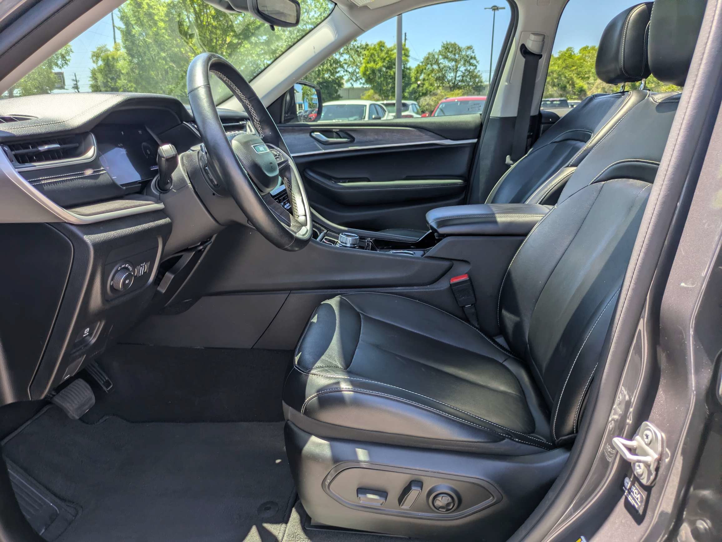 Used 2021 Jeep Grand Cherokee L Limited RWD image 23