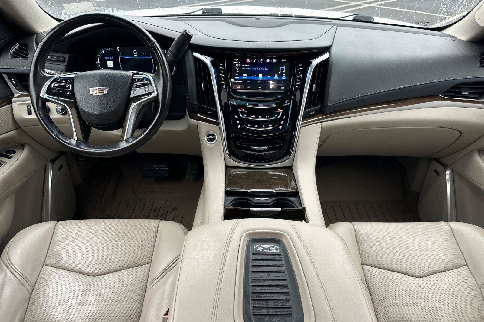 Used 2019 Cadillac Escalade Luxury image 9