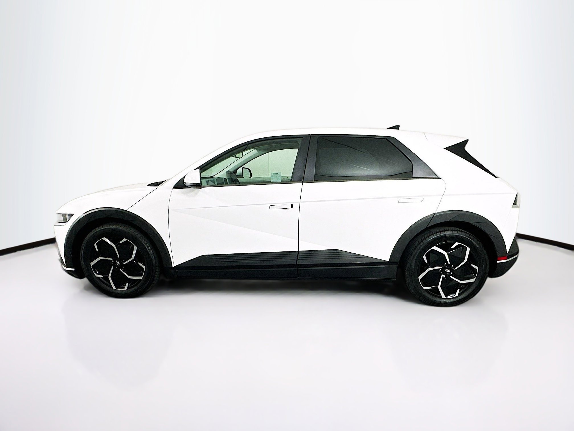 Used 2024 Hyundai Ioniq 5 SE RWD image 4