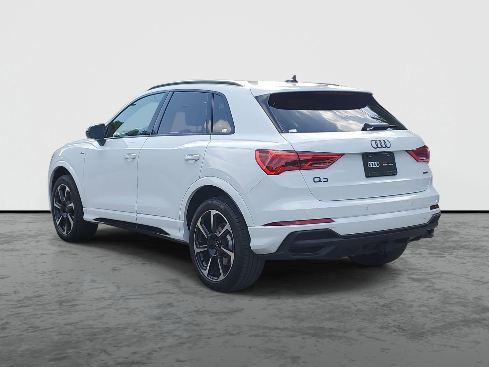 Used 2025 Audi Q3 2.0T Premium Plus w/ Premium Plus Package AWD/4WD image 3