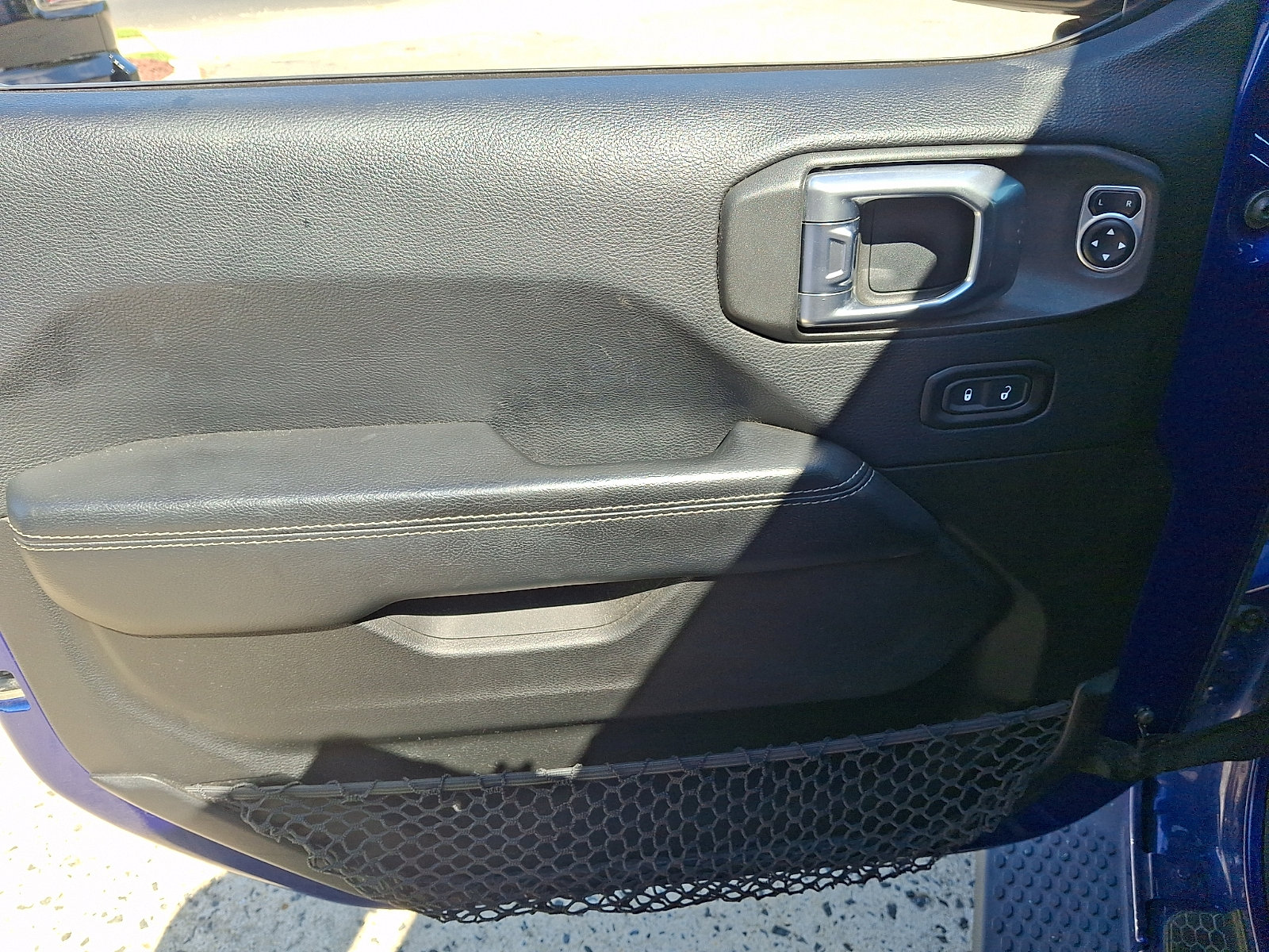 Used 2018 Jeep Wrangler Unlimited Sahara AWD/4WD image 12