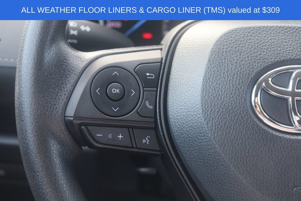 Used 2023 Toyota RAV4 LE AWD/4WD image 4
