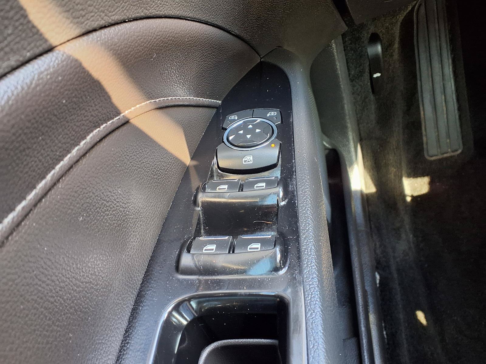 Used 2016 Ford Fusion Titanium FWD image 12