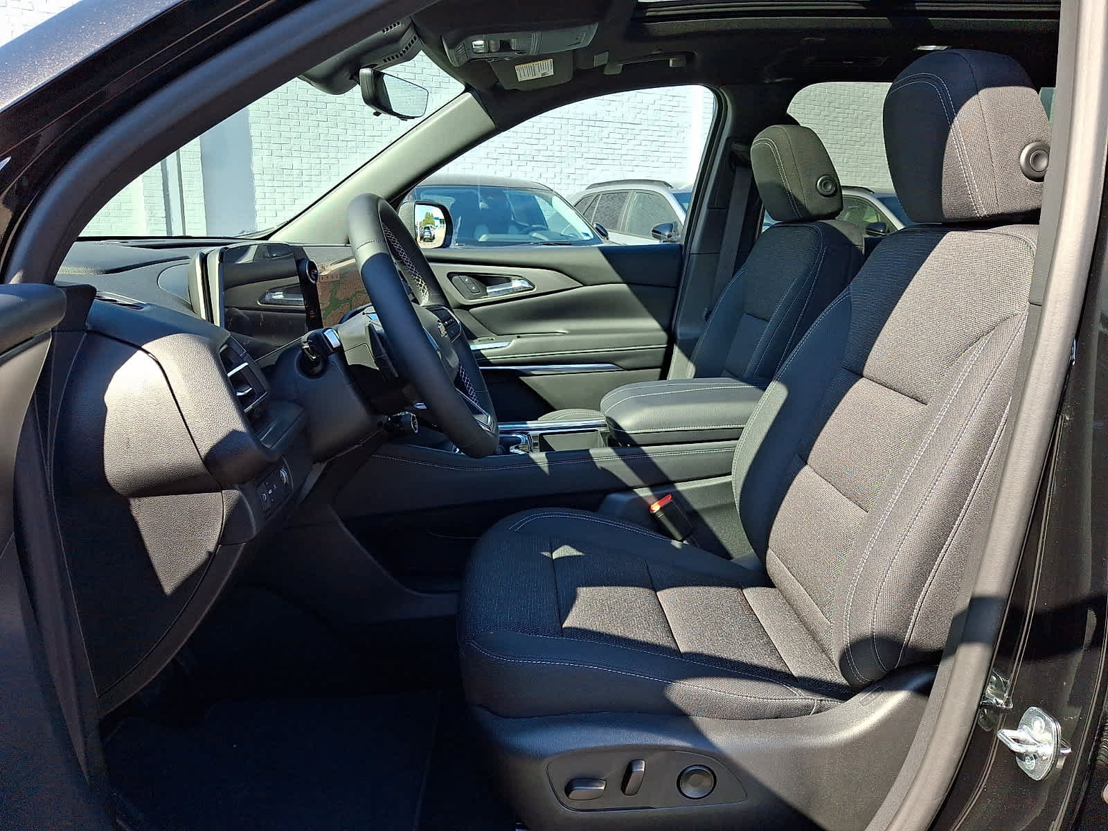 New 2027 Chevrolet Traverse LT w/ Sun and Wheel Package FWD image 12