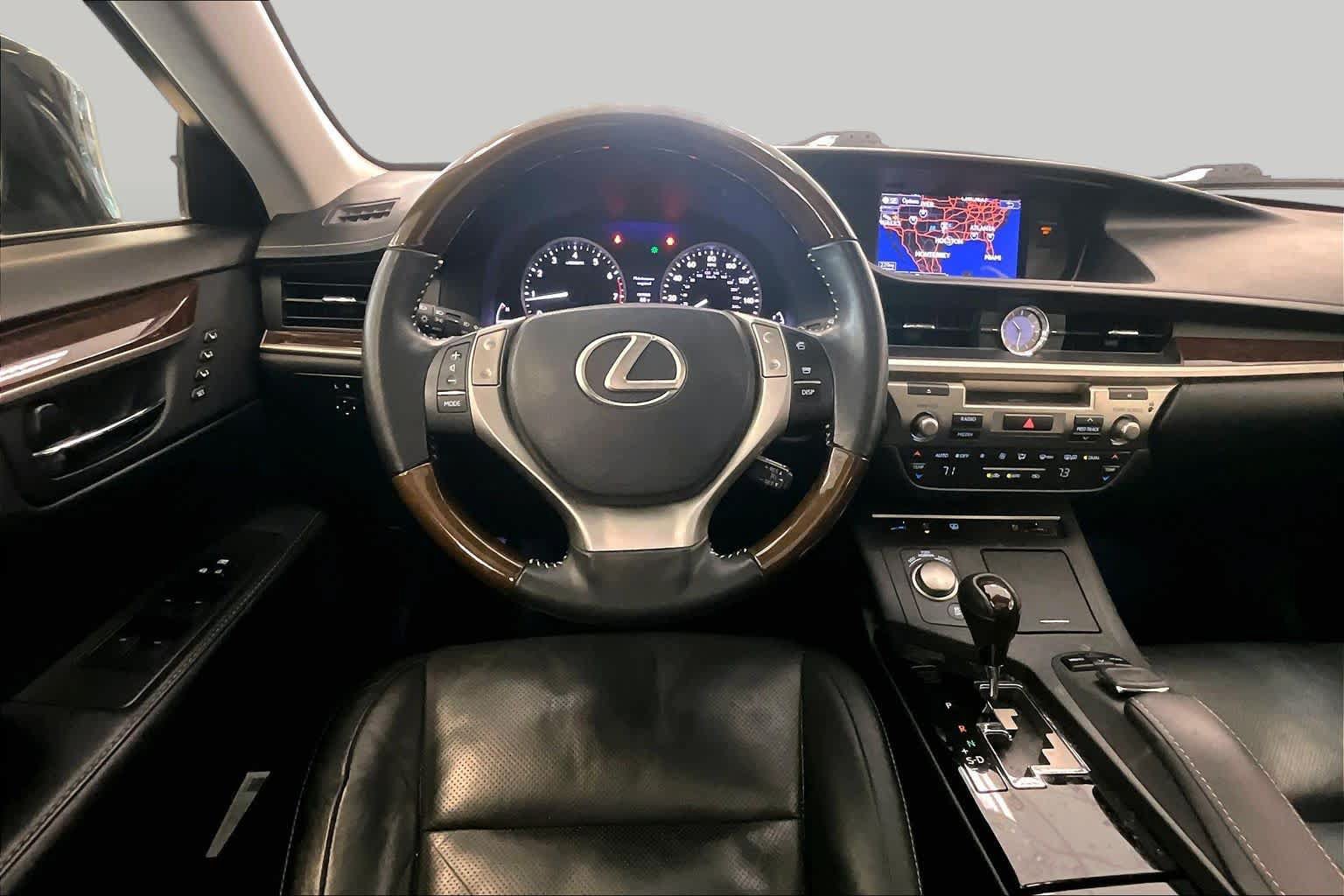 Used 2015 Lexus ES 350 w/ Luxury Package FWD image 5