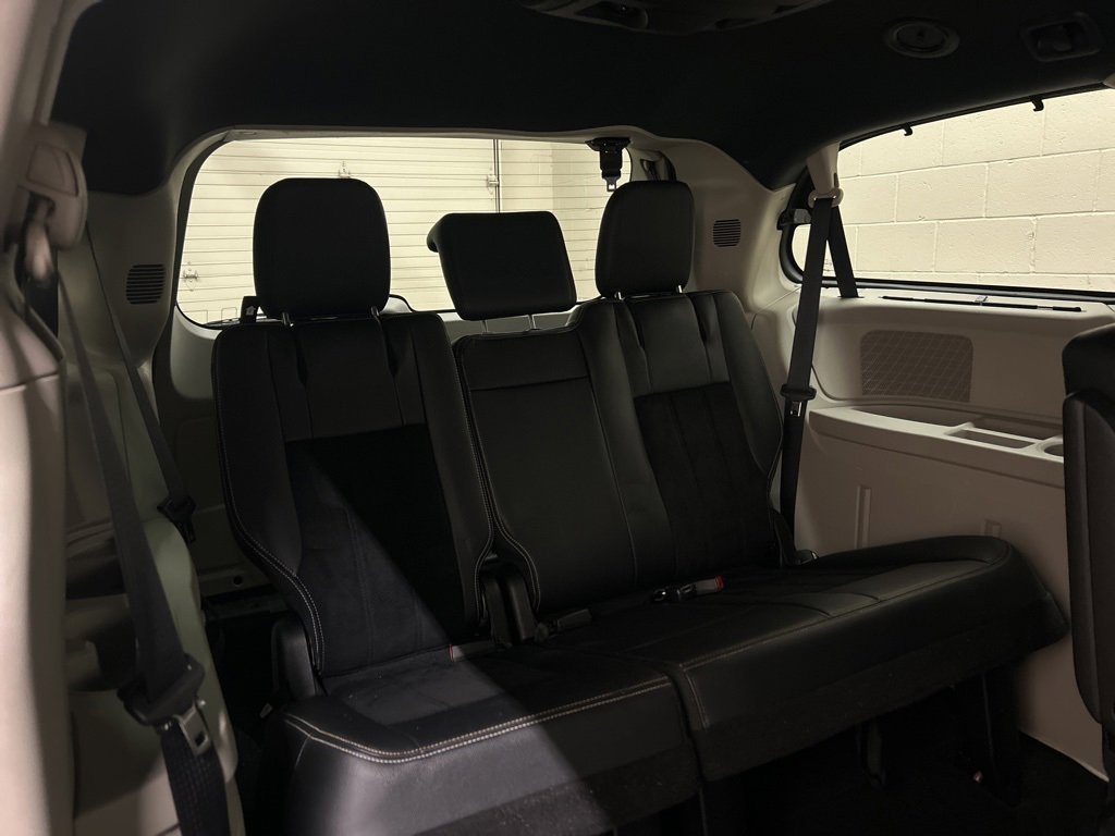 Used 2016 Dodge Grand Caravan SXT image 10