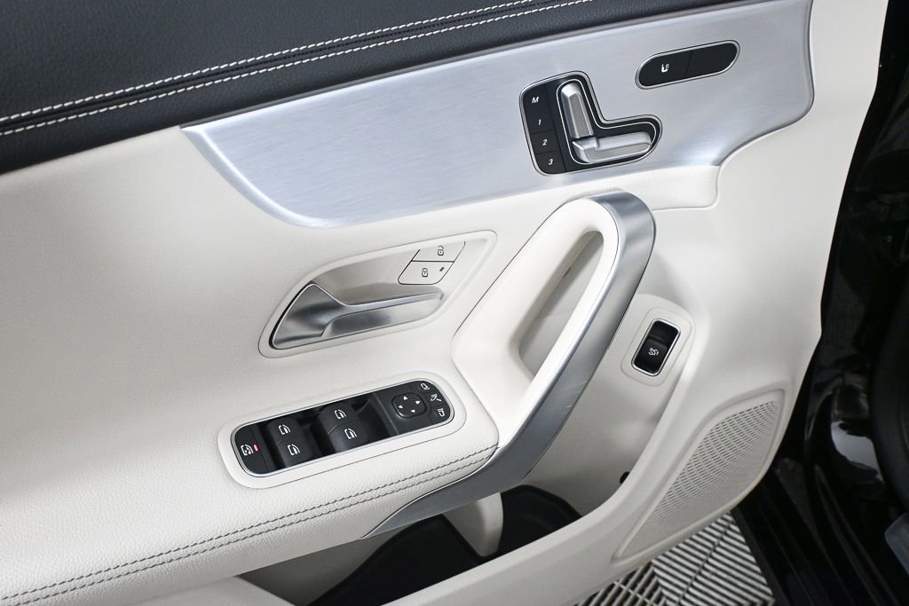 Used 2023 Mercedes-Benz CLA 250 image 8