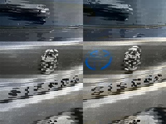 Used 2022 Toyota Sienna XSE image 20