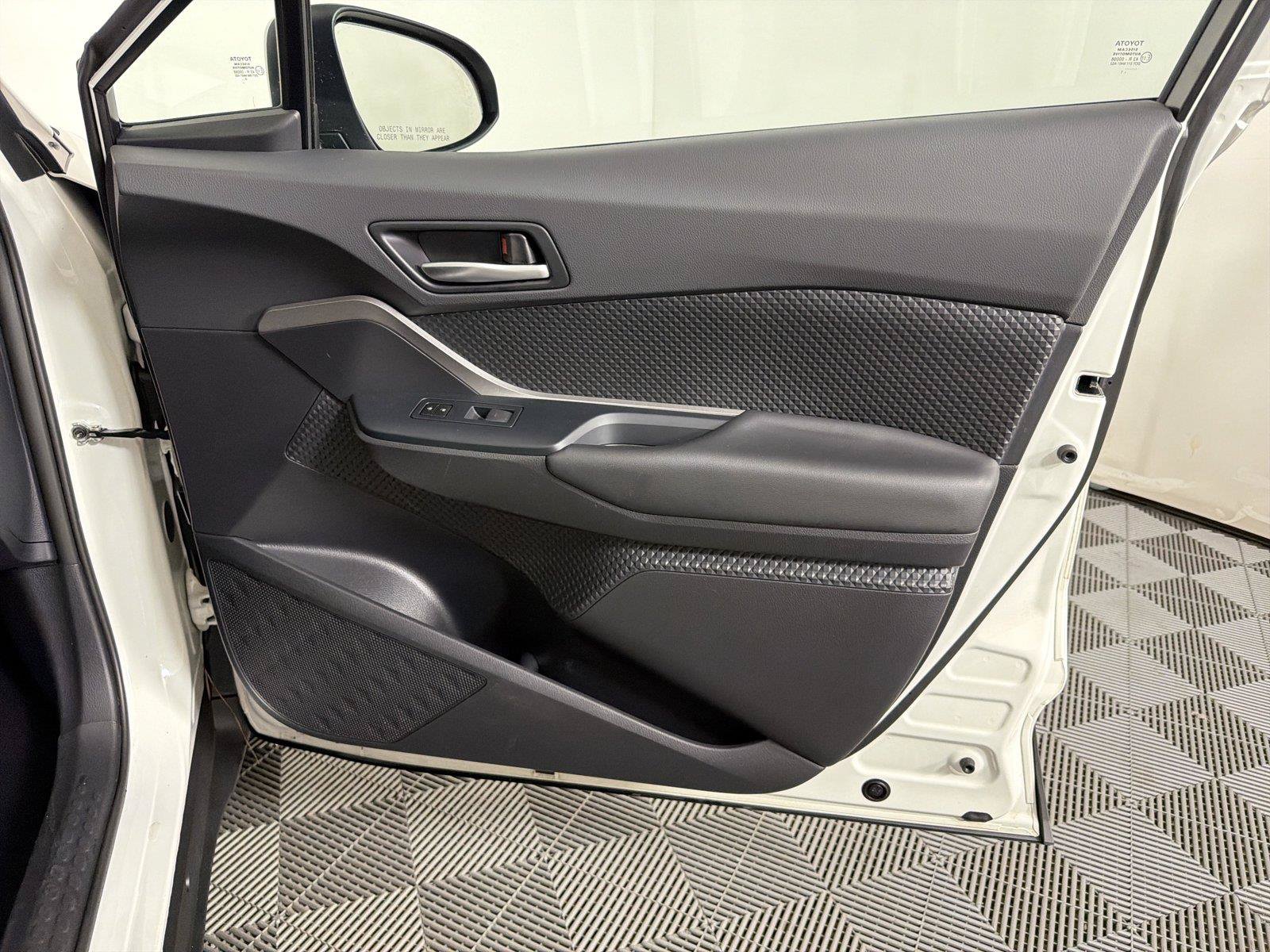 Used 2021 Toyota C-HR LE FWD image 10