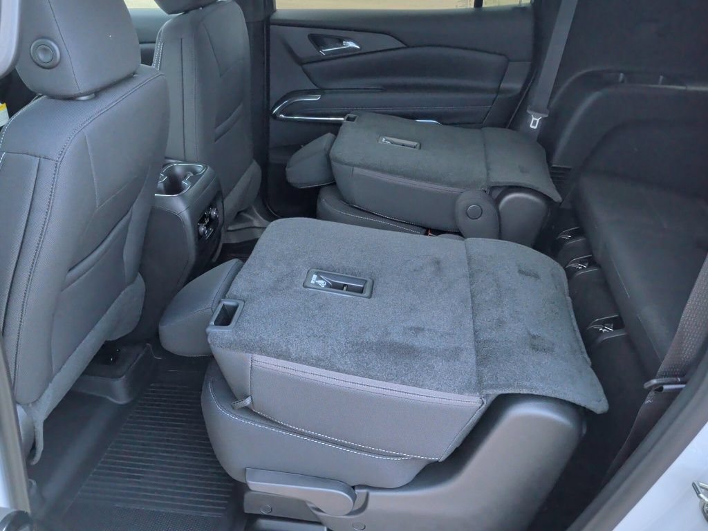 New 2027 Chevrolet Traverse LT w/ Midnight/Sport Edition FWD image 36