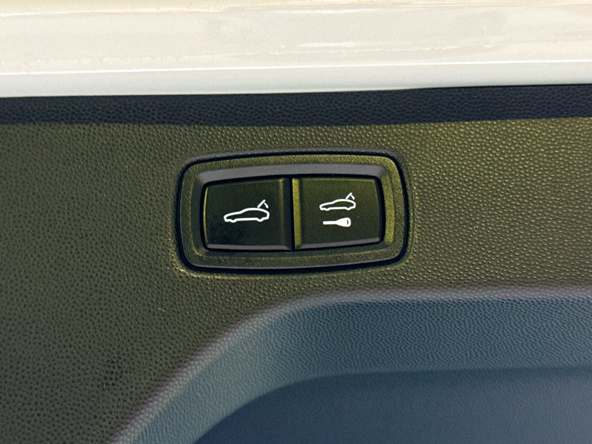 Certified 2026 Porsche Macan Electric RWD image 14