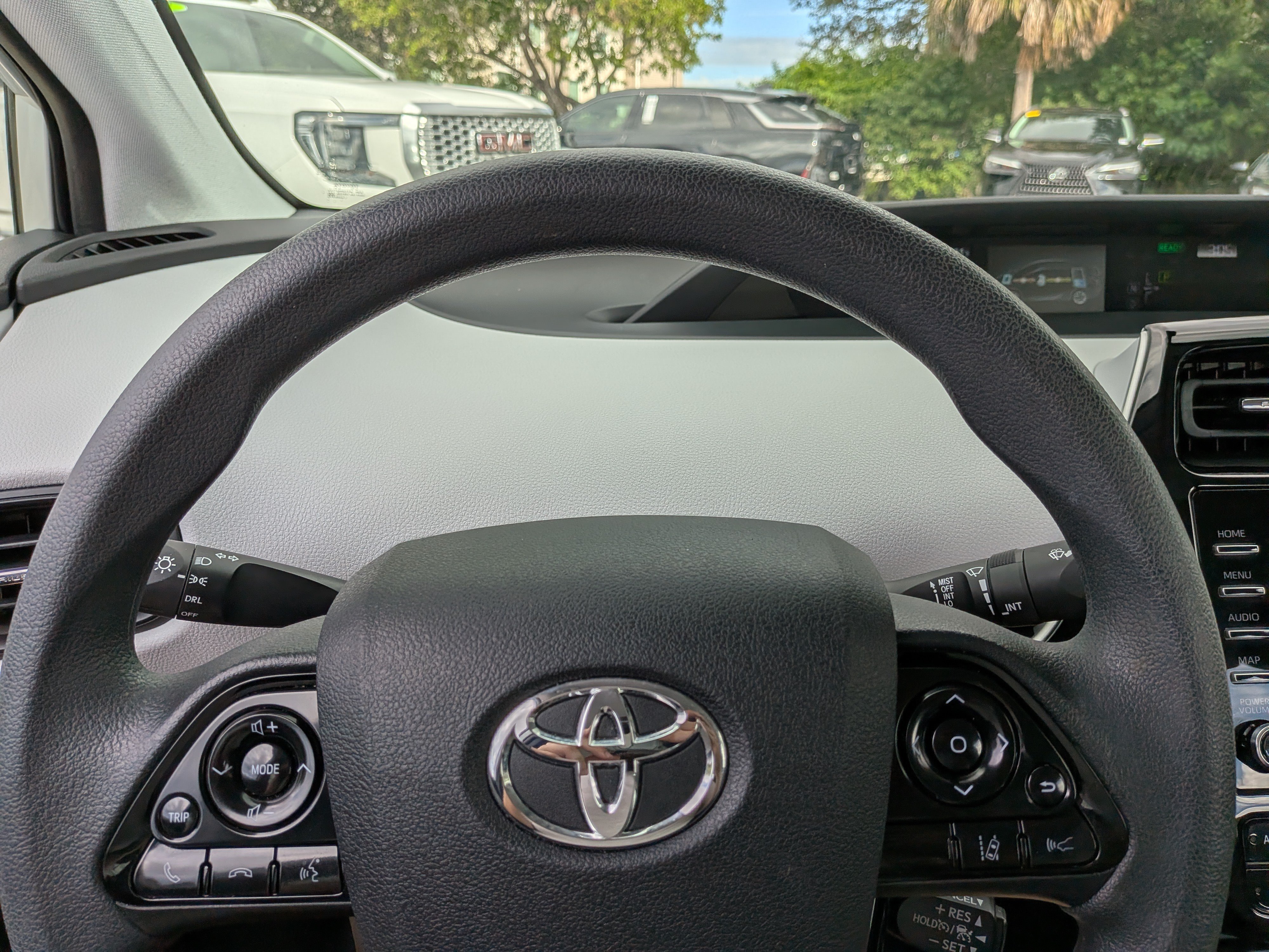 Used 2021 Toyota Prius L Eco FWD image 30