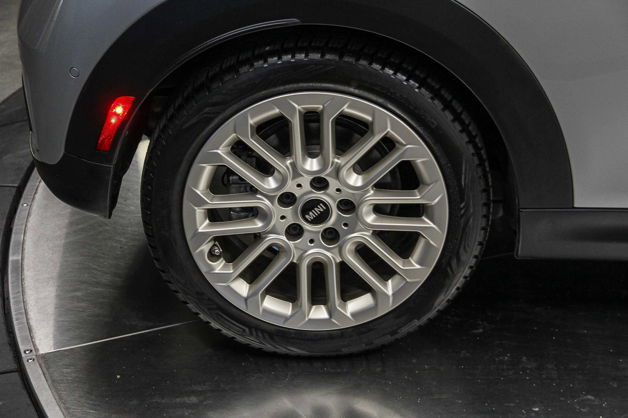 Used 2025 MINI Cooper 2-Door Hardtop image 8