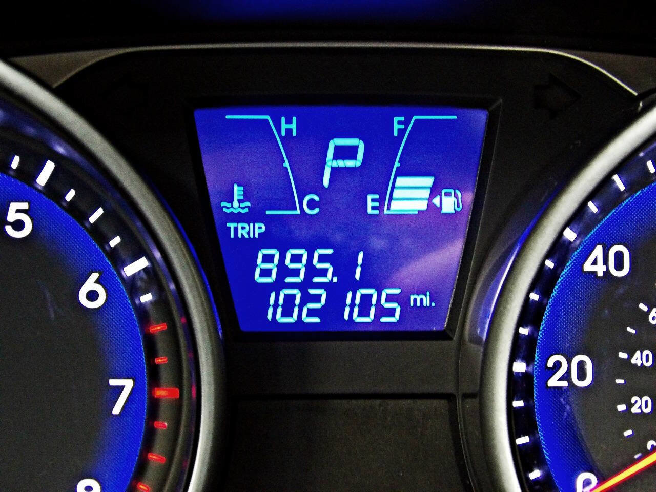 Used 2011 Hyundai Tucson GLS image 14