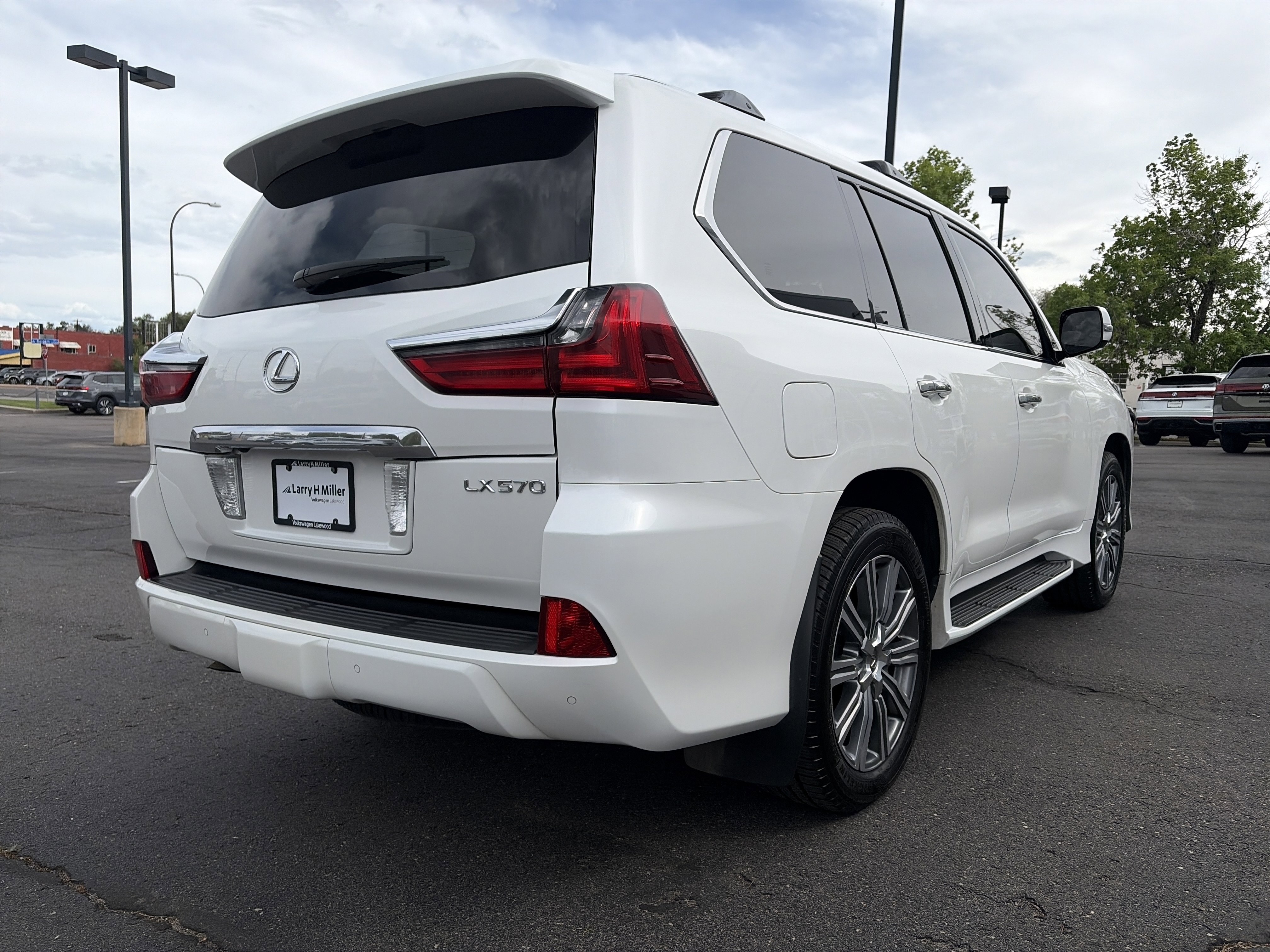 Used 2016 Lexus LX 570 4WD w/ Luxury Package image 5