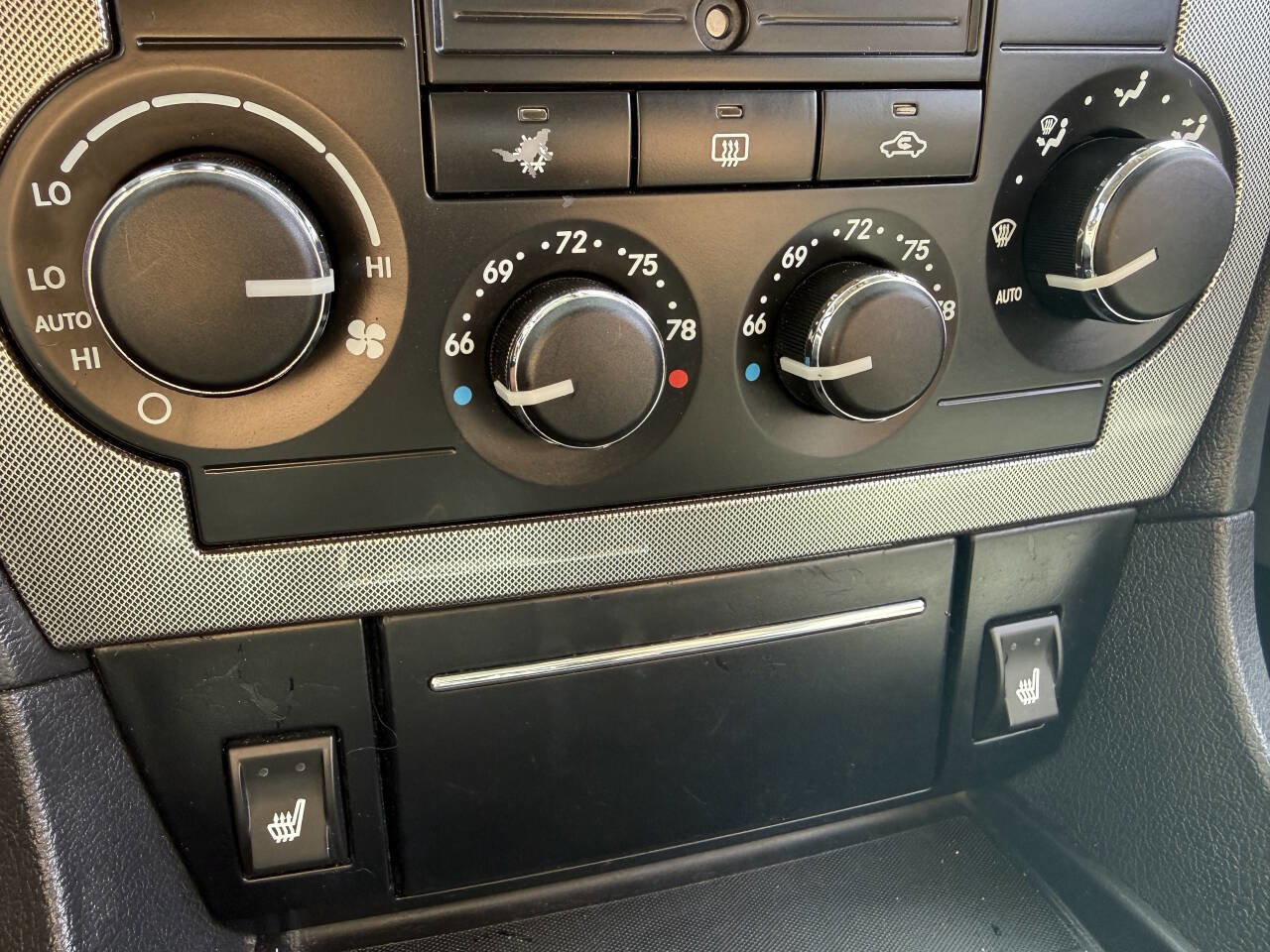 Used 2005 Chrysler 300 Touring RWD image 18