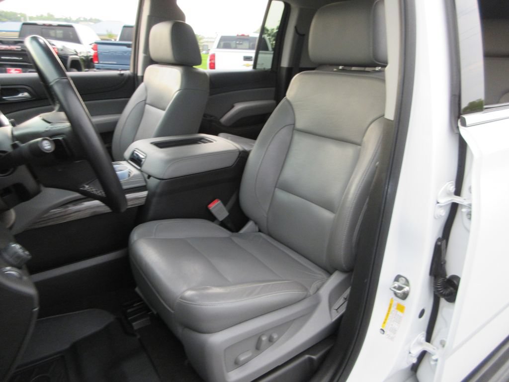 Used 2018 Chevrolet Suburban LT RWD image 21