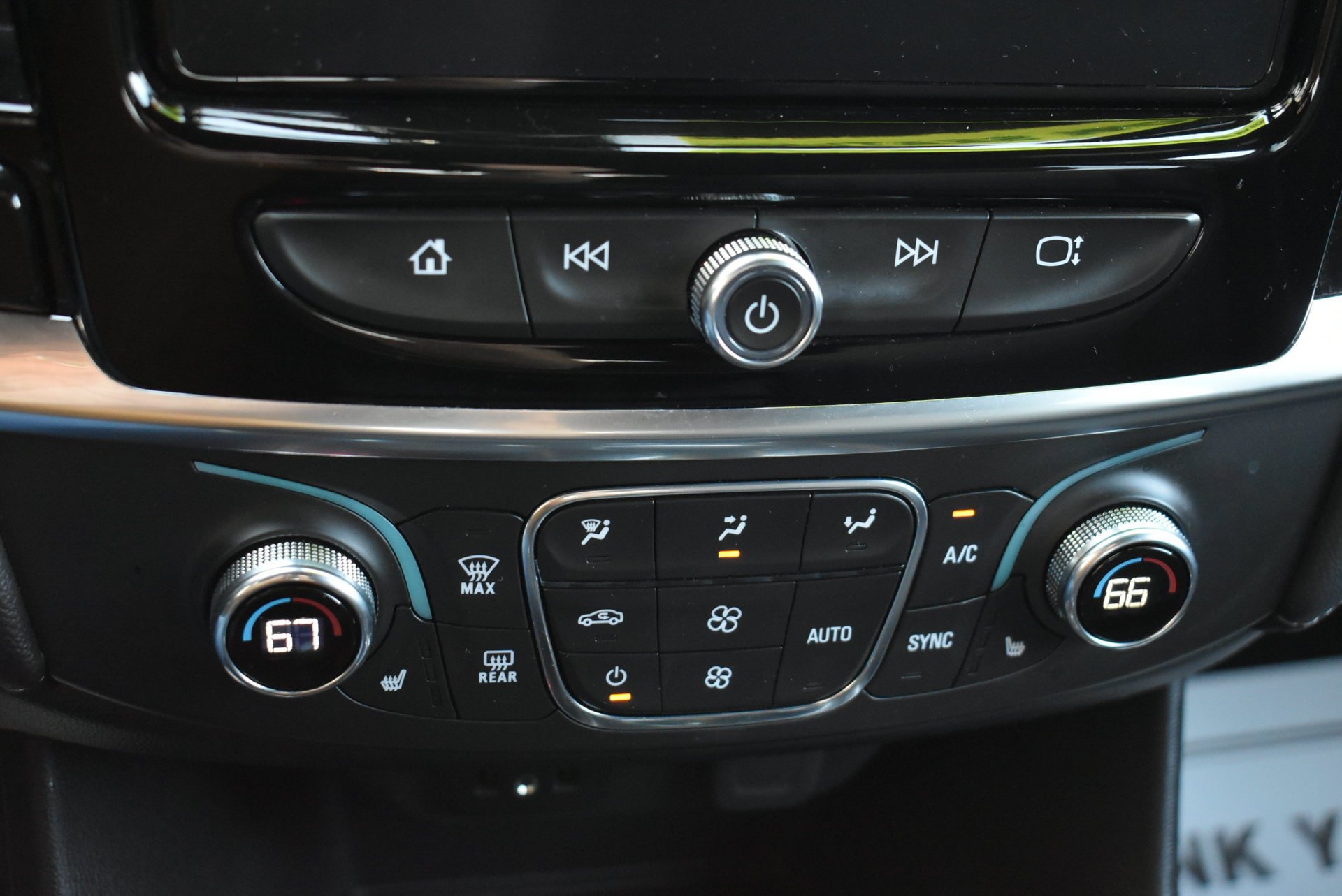 Used 2023 Chevrolet Traverse LT w/ Midnight/Sport Edition AWD/4WD image 29