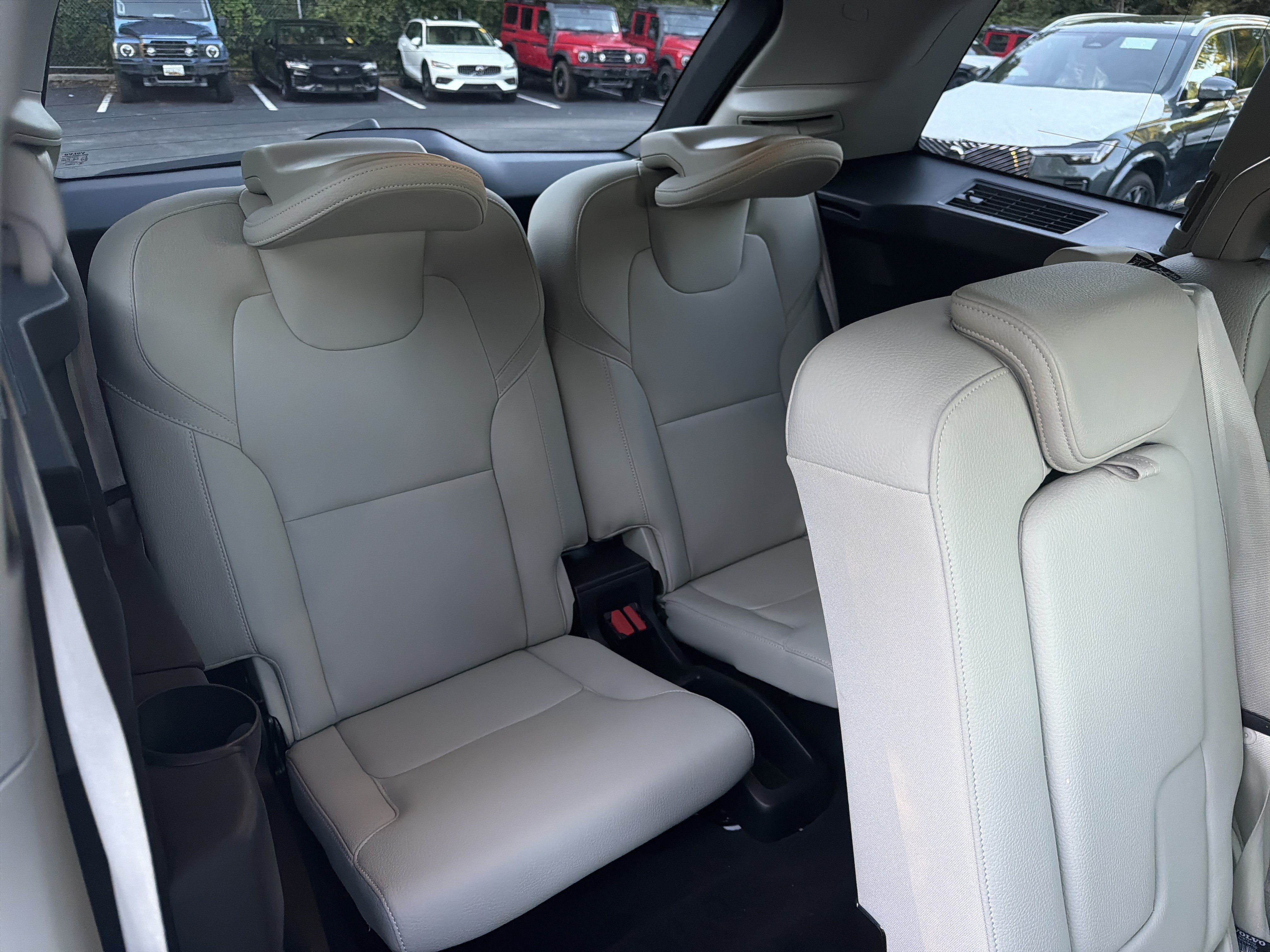 Certified 2024 Volvo XC90 T8 Plus w/ Protection Package Premier AWD/4WD image 33