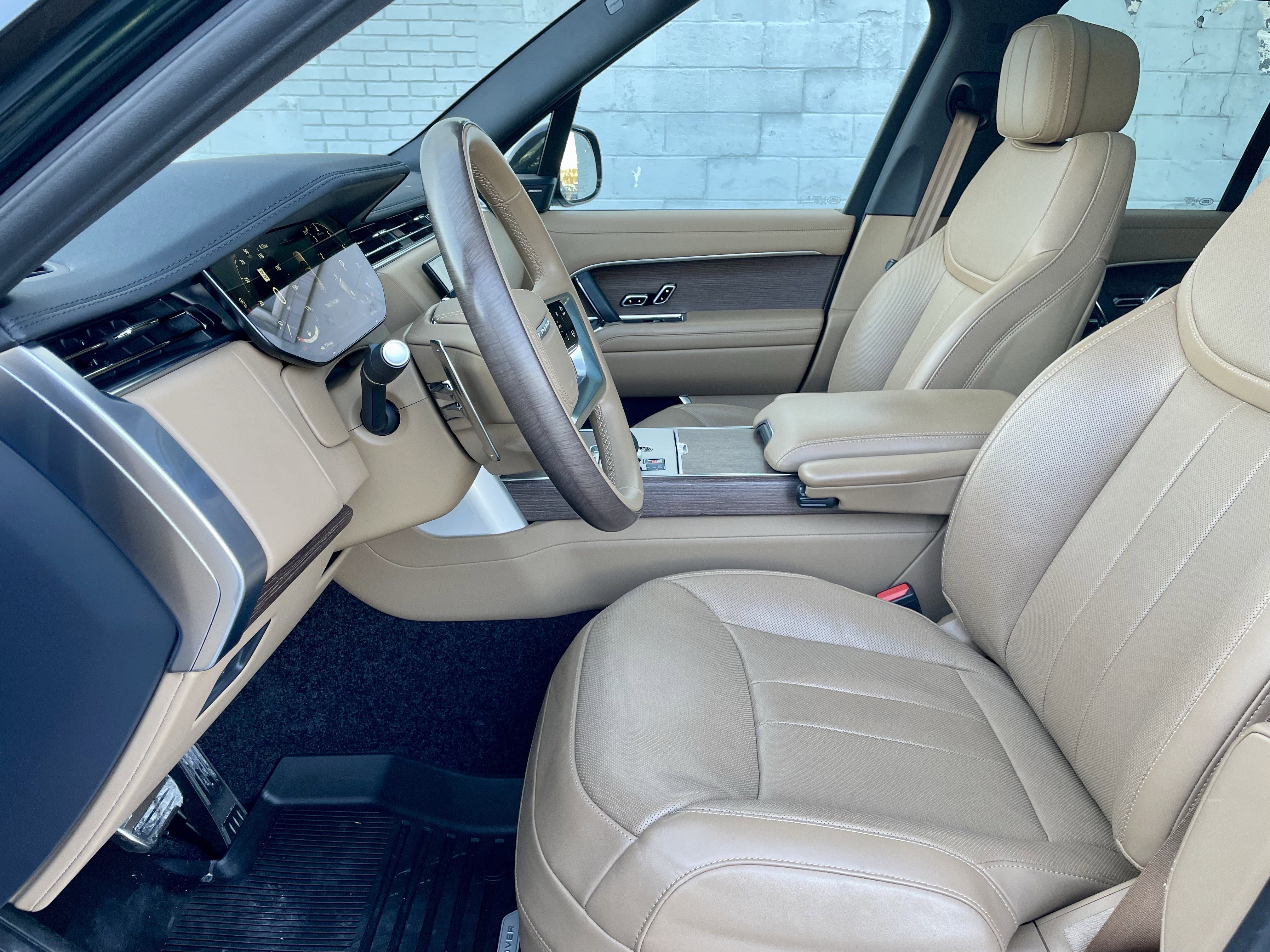 Used 2024 Land Rover Range Rover SE image 14