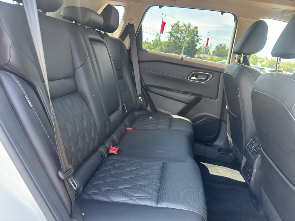 Used 2023 Nissan Rogue Platinum w/ Platinum Premium Package AWD/4WD image 17