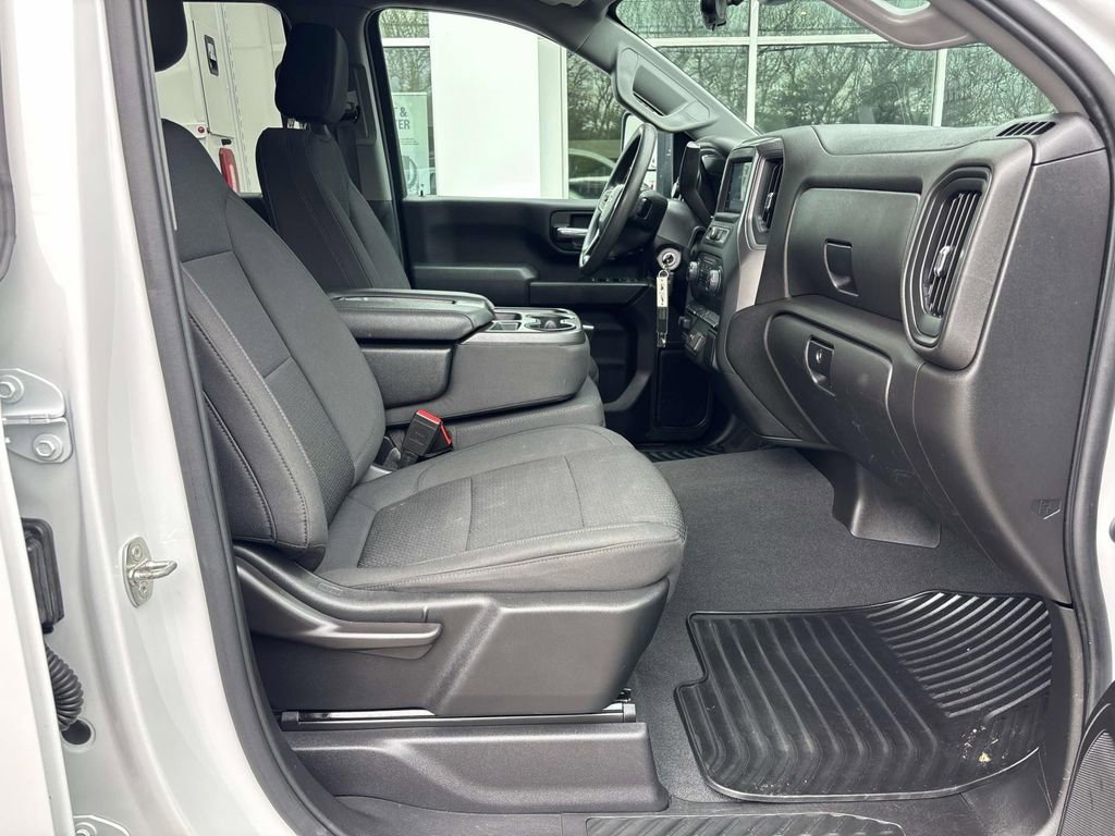 Used 2023 Chevrolet Silverado 2500 Custom w/ Custom Value Package image 11