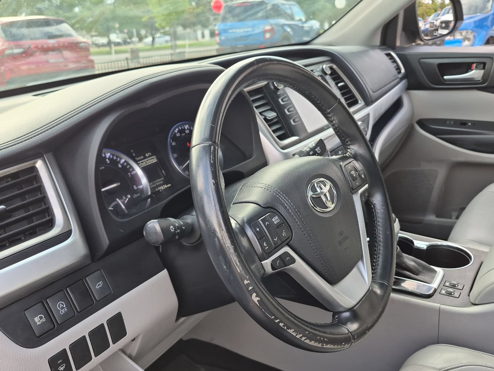 Used 2017 Toyota Highlander XLE AWD/4WD image 10