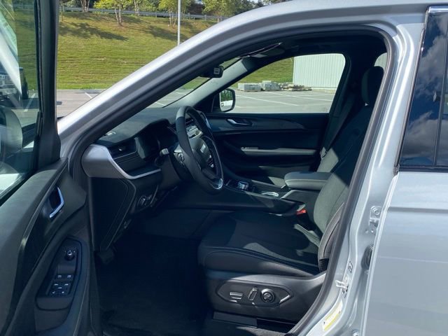 New 2025 Jeep Grand Cherokee Laredo X image 15