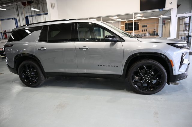 New 2026 Chevrolet Traverse RS w/ LPO, Floor Liner Package image 4